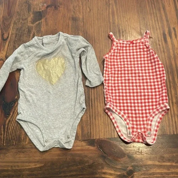Carter’s onesie bundle 9M - Picture 1 of 3